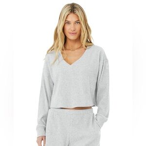 ALO Muse V-Neck Pullover - S - Athletic Heather Grey